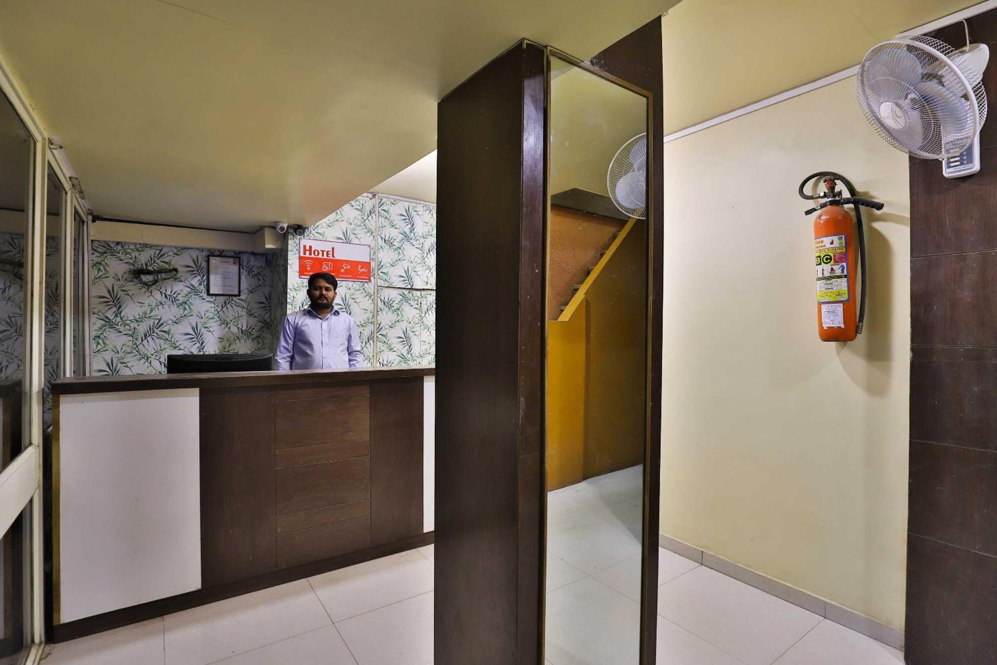 Spot On Hotel Shreeji Palace Amhedabad Dış mekan fotoğraf