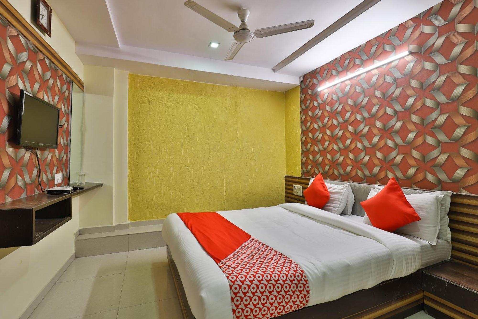 Spot On Hotel Shreeji Palace Amhedabad Dış mekan fotoğraf