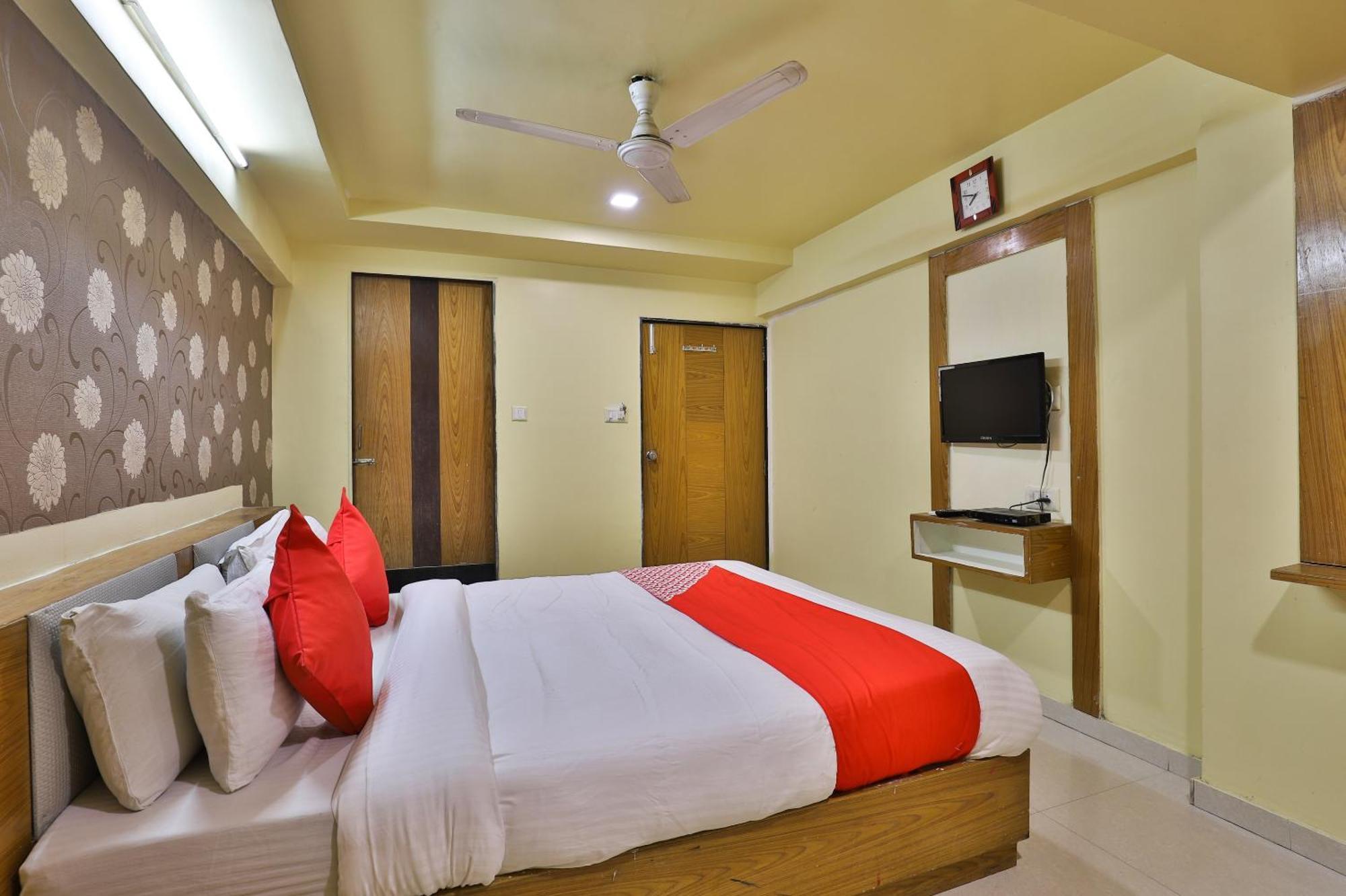Spot On Hotel Shreeji Palace Amhedabad Dış mekan fotoğraf