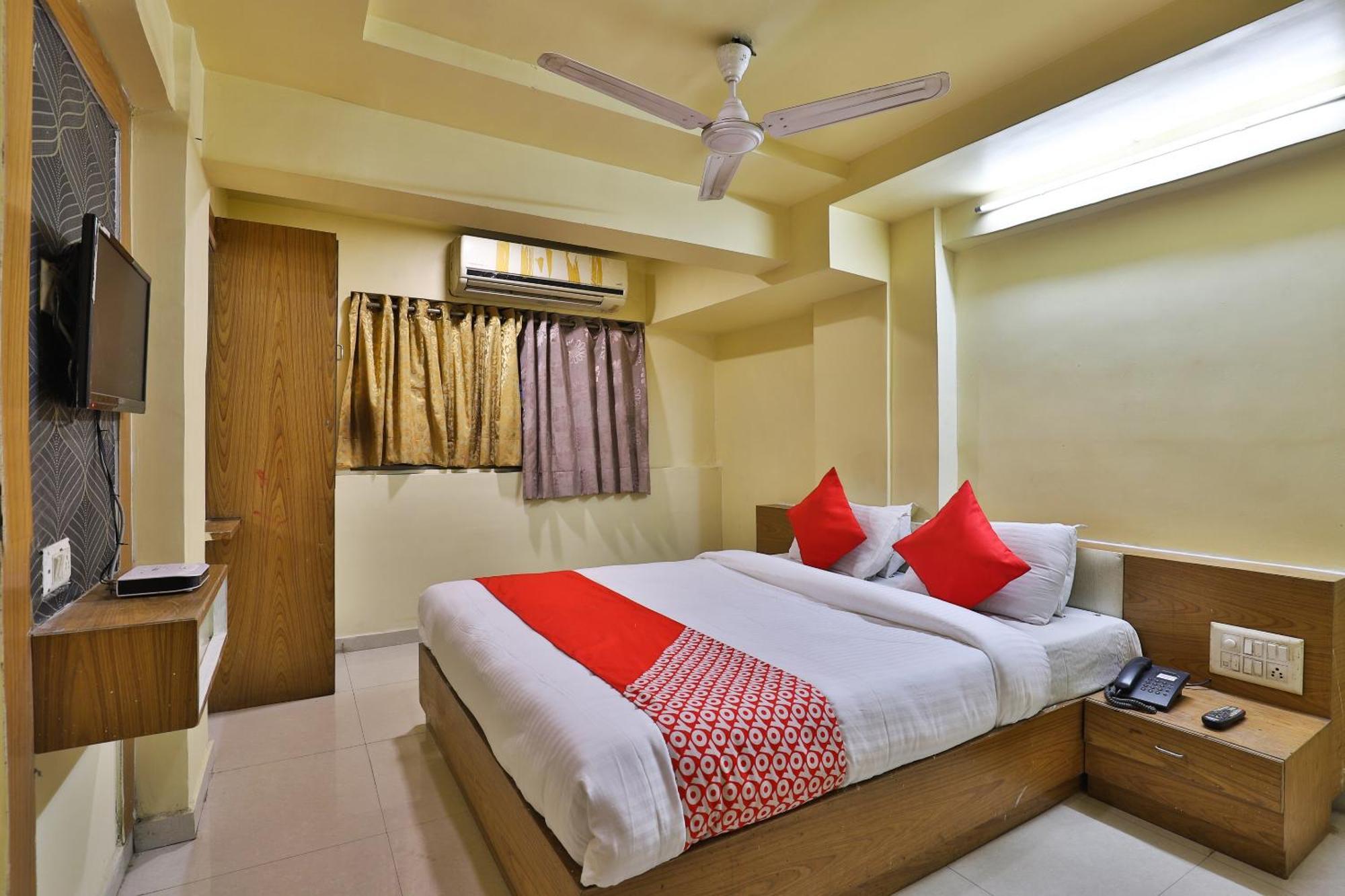 Spot On Hotel Shreeji Palace Amhedabad Dış mekan fotoğraf