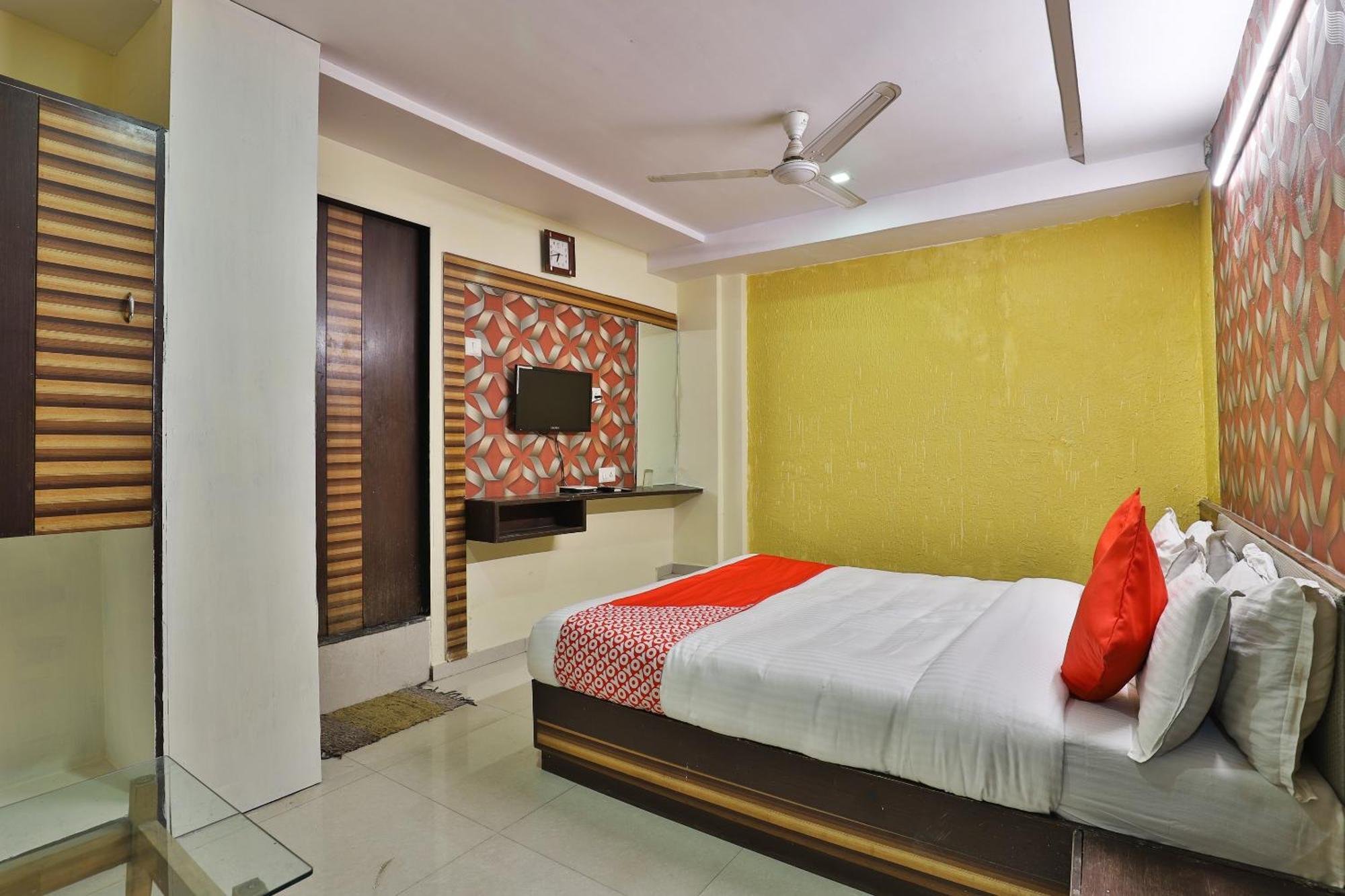 Spot On Hotel Shreeji Palace Amhedabad Dış mekan fotoğraf